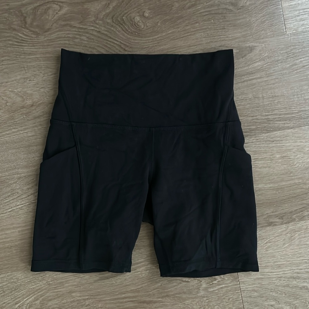 Lululemon Align high rise short 6” with pockets.